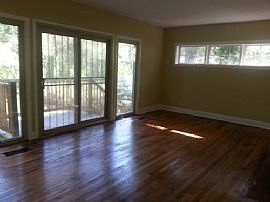 Beautiful Move in Ready Ranch Conveniently Located to Downtown in Atlanta, GA (Photo 7 of 9)