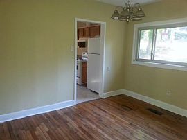 Beautiful Move in Ready Ranch Conveniently Located to Downtown in Atlanta, GA (Photo 8 of 9)