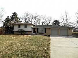 Move in Ready Brick 4br/2ba.  in Indianapolis, IN