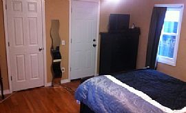 Beautiful House For Rent Three (3) Bedrooms with Back Yard in Arverne, NY (Photo 7 of 8)