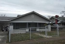 This 4b/2b Housefridge and Stove Included in Birmingham, AL
