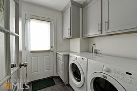 This Stunning Renovated Bungalow in Atlanta, GA (Photo 3 of 3)