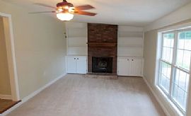 Come Explore This Beautifully Shaded 4 Bedroom 2 Bath Home Loca in Aurora, IL (Photo 4 of 6)