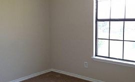 A Charming and Move-In Ready 3 Bedroom, 1 1/2 Bathroom Home in Denton, TX (Photo 4 of 7)