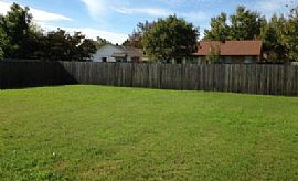 A Charming and Move-In Ready 3 Bedroom, 1 1/2 Bathroom Home in Denton, TX (Photo 6 of 7)