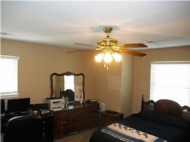 This Beautiful 3 Bedroom 2 Bath in Oklahoma City, OK (Photo 11 of 12)