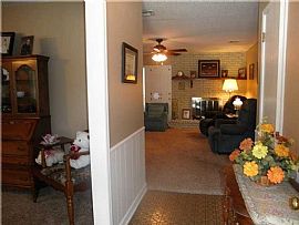 This Beautiful 3 Bedroom 2 Bath in Oklahoma City, OK (Photo 2 of 12)