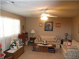 This Beautiful 3 Bedroom 2 Bath in Oklahoma City, OK (Photo 3 of 12)