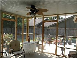 This Beautiful 3 Bedroom 2 Bath in Oklahoma City, OK (Photo 5 of 12)