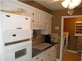 This Beautiful 3 Bedroom 2 Bath in Oklahoma City, OK (Photo 7 of 12)