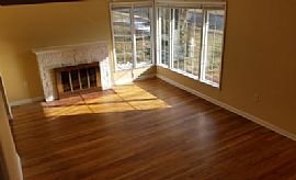 Large 4 Bedroom, 2.5 Bath Home in a Very Convenient Location in Wilmington, DE (Photo 2 of 10)