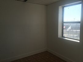 3bedrooms- Save $250 First 3 Months!! in Chicago, IL (Photo 3 of 5)