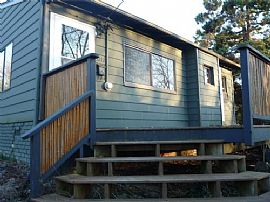 2 Bedrooms with Plenty of Closet Space  in Seattle, WA (Photo 2 of 8)