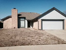 Really Spacious 3beds 2 Baths Home in a Great Neighborhood! in Oklahoma City, OK (Photo 9 of 9)