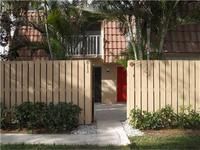 Totally Renovated Townhouse with Lakeview. New Ap.. in West Palm Beach, FL