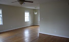 This Brick Ranch Style House Has 3 Bedrooms 1 1/2 Bath in Louisville, KY (Photo 2 of 11)