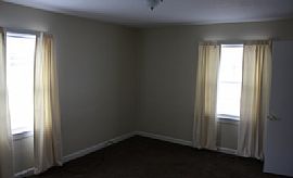 This Brick Ranch Style House Has 3 Bedrooms 1 1/2 Bath in Louisville, KY (Photo 5 of 11)