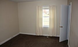 This Brick Ranch Style House Has 3 Bedrooms 1 1/2 Bath in Louisville, KY (Photo 6 of 11)