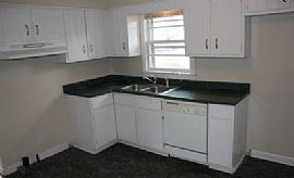 This Brick Ranch Style House Has 3 Bedrooms 1 1/2 Bath in Louisville, KY (Photo 7 of 11)