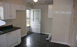 This Brick Ranch Style House Has 3 Bedrooms 1 1/2 Bath in Louisville, KY (Photo 8 of 11)