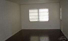 3bedroom Comfort and Convenience Single Family Home in Jacksonville, FL (Photo 3 of 7)