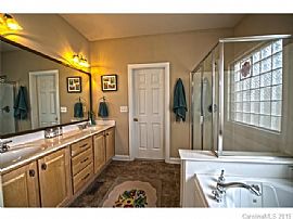 Immaculately Kept 2 Story Home in Charlotte, NC (Photo 4 of 6)