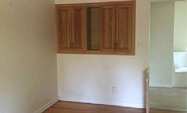 This Charming 3 Bedroom, 2 Bath Home Located Conveniently in Gainesville, FL (Photo 5 of 9)