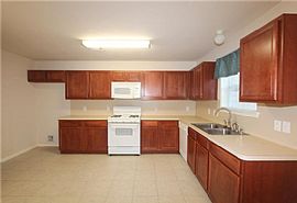 Great 4 Bedroom 2.5 Bath Home with New Carpet in Katy, TX (Photo 3 of 11)