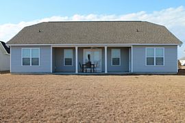  Enchanting 3 Bedroom 2 Bath Home in Jacksonville, NC (Photo 2 of 11)