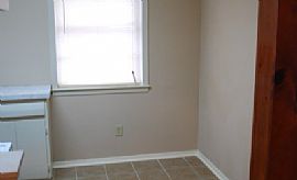 Enjoy The Denver Lifestyle in This Pet Friendly, 3 Bedroom, 1.5 in Thornton, CO (Photo 5 of 10)