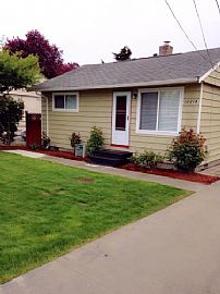 Very Charming Cottage Home!  in Tukwila, WA (Photo 3 of 7)