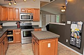 3 Bedrooms, Two Full Baths. Extra Large, Eat-In-Kitchen. in Columbia, MD (Photo 4 of 9)