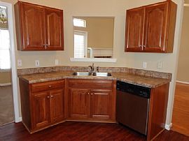 Beatiful 3 Bed 2bath Single Family Home Located in Great Locati in Savannah, GA (Photo 4 of 7)