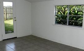 Single Car Carport, Large Fenced Yard Carpet in Bedrooms Wood F in Baton Rouge, LA (Photo 5 of 8)