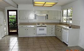 Single Car Carport, Large Fenced Yard Carpet in Bedrooms Wood F in Baton Rouge, LA (Photo 7 of 8)