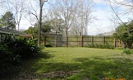 Single Car Carport, Large Fenced Yard Carpet in Bedrooms Wood F in Baton Rouge, LA (Photo 8 of 8)