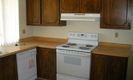 This His a Very Nice Large 4 Bdrm, 2 Bath One Story Home in Sacramento, CA (Photo 5 of 8)