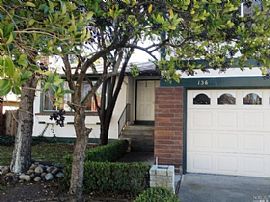 4 Bedrooms, 2.5 Bathrooms, Single Family Home with All Utilitie in Vacaville, CA