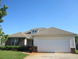 Great Ranch Style Home on Level Lot. in McDonough, GA