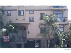 Ti-Level Townhouse For Lease in Sherman Oaks! in Sherman Oaks, CA