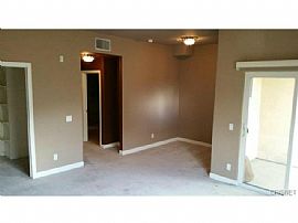 Ti-Level Townhouse For Lease in Sherman Oaks! in Sherman Oaks, CA (Photo 4 of 8)