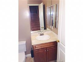 Ti-Level Townhouse For Lease in Sherman Oaks! in Sherman Oaks, CA (Photo 5 of 8)