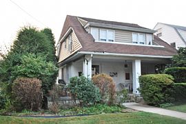 Walking Distant to Downtown Mamaroneck Avenue and All Houses Of in White Plains, NY