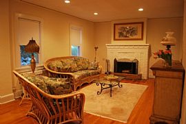 Walking Distant to Downtown Mamaroneck Avenue and All Houses Of in White Plains, NY (Photo 3 of 9)