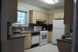 Walking Distant to Downtown Mamaroneck Avenue and All Houses Of in White Plains, NY (Photo 6 of 9)