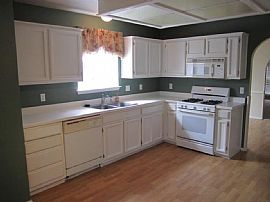 Cute 3bed,2bth in a Quiet Neighborhood in Tulsa, OK (Photo 3 of 9)