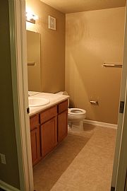 Beautiful Condo, 2 Bed, 2 Bath, Covered Garage, 1200 Sq Ft in Aurora, CO (Photo 10 of 12)