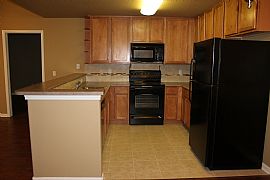 Beautiful Condo, 2 Bed, 2 Bath, Covered Garage, 1200 Sq Ft in Aurora, CO (Photo 12 of 12)