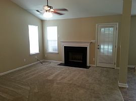 Wonderful Convenience/space 3 Bedrooms, 2 Bathrooms in Charlotte, NC (Photo 2 of 6)