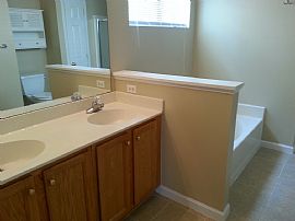 Wonderful Convenience/space 3 Bedrooms, 2 Bathrooms in Charlotte, NC (Photo 3 of 6)